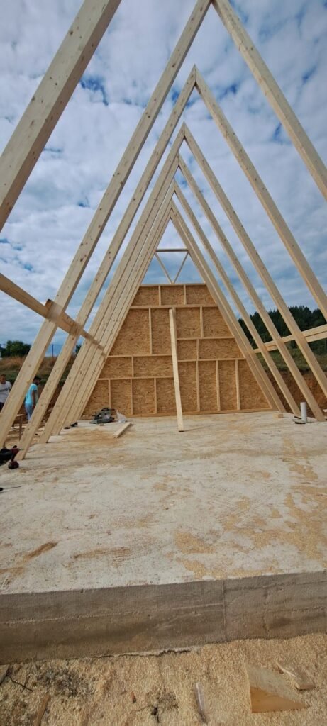 A-frame конструкција со OSB заден ѕид – dHouse