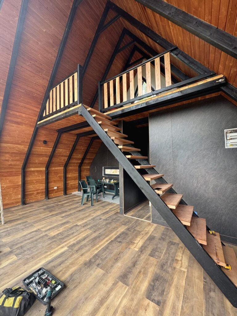 Скали и галерија во A-frame куќа – Тетово