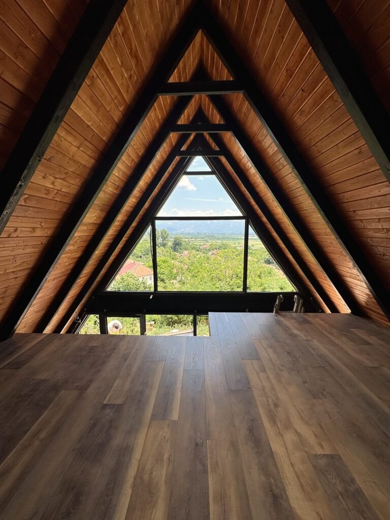 Поглед од галеријата кон Шар Планина – A-frame Тетово