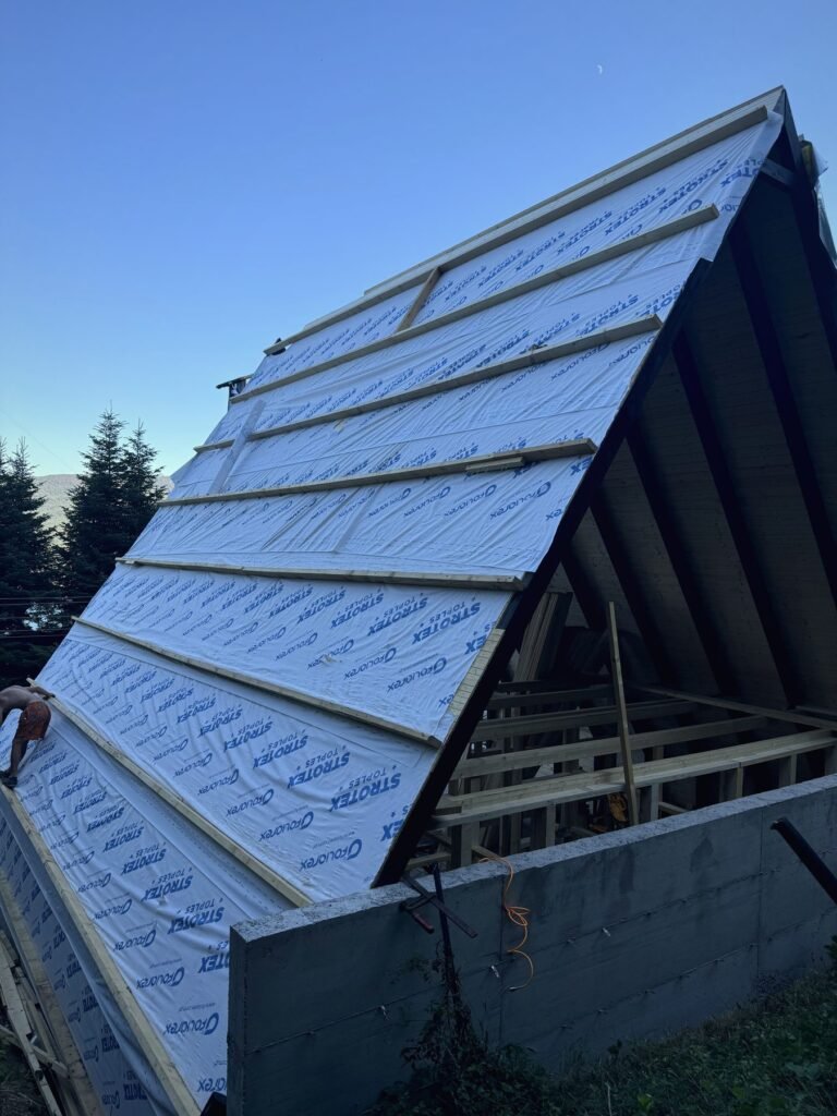 Паропропусна фолија на покривот – A-frame Маврово