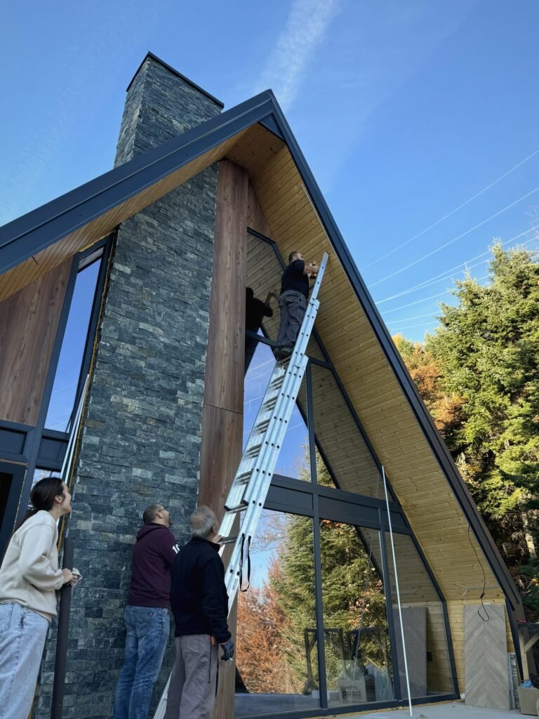 Завршни работи на фасадата – A-frame Маврово Маврово