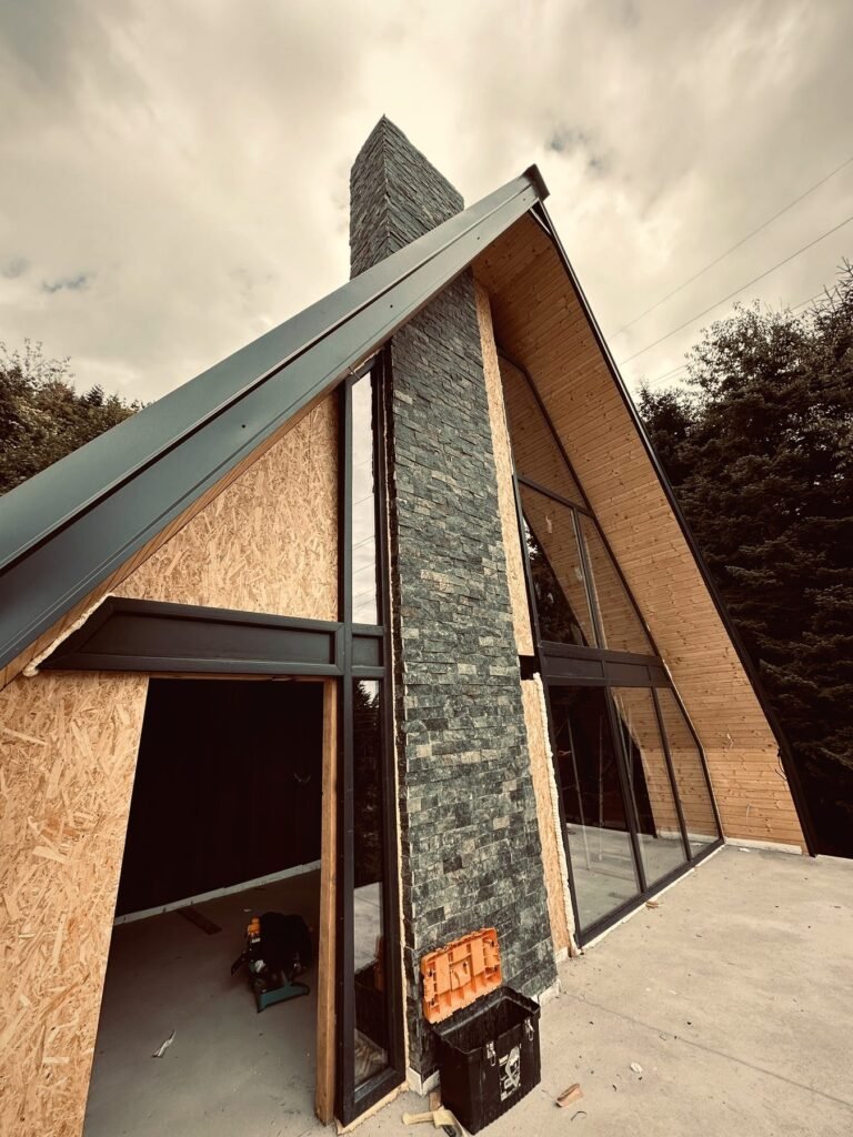 A-frame куќа со камен оџак пред завршување – Маврово