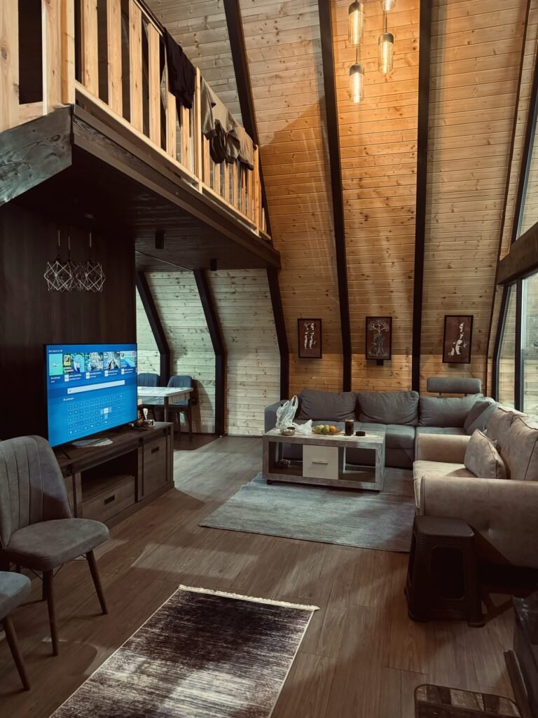 Дневна соба со галерија – A-frame Маврово