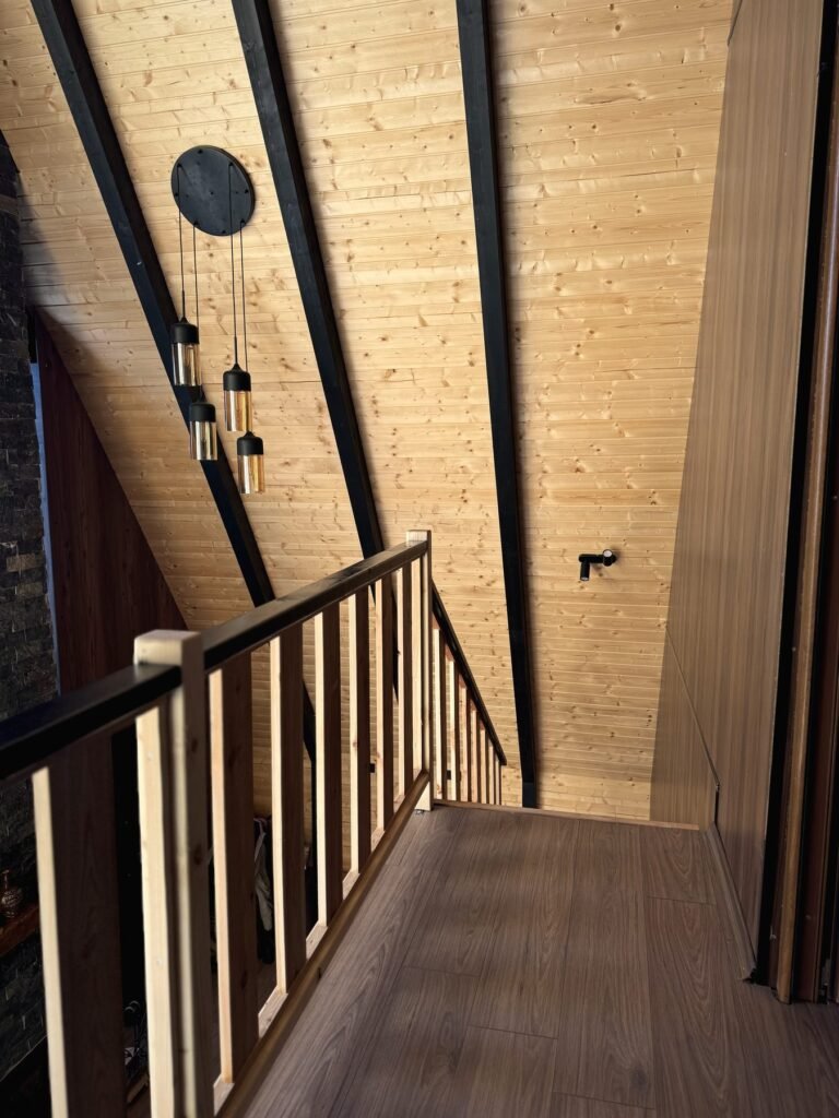 Галерија со дрвена ограда – A-frame Маврово
