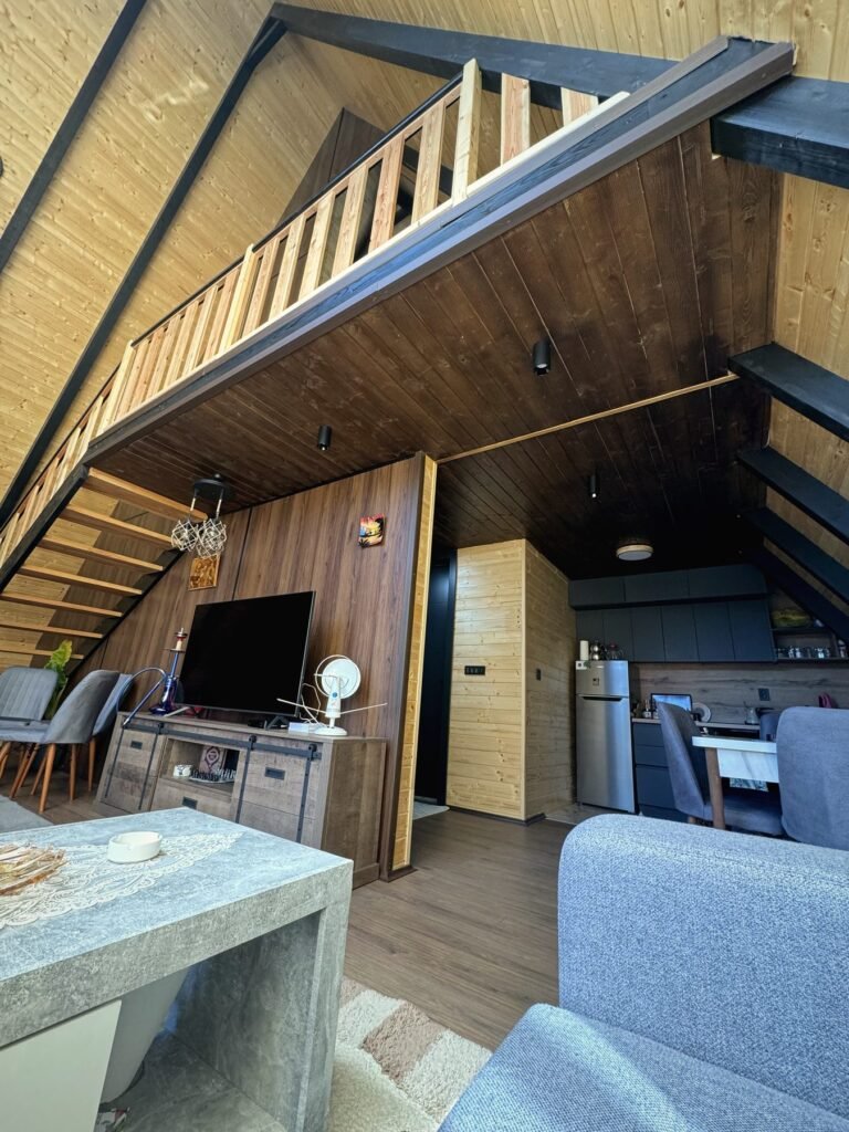 Галерија, кујна и дневна соба – A-frame Маврово